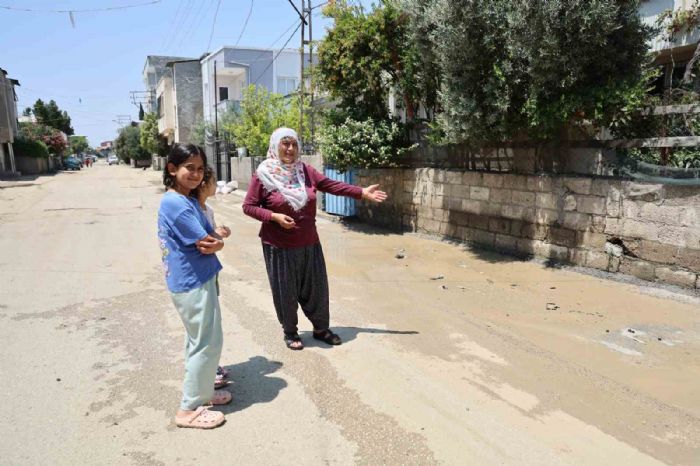 Üç günde ikinci kez su borusu patladı, mahalle sular altında kaldı
