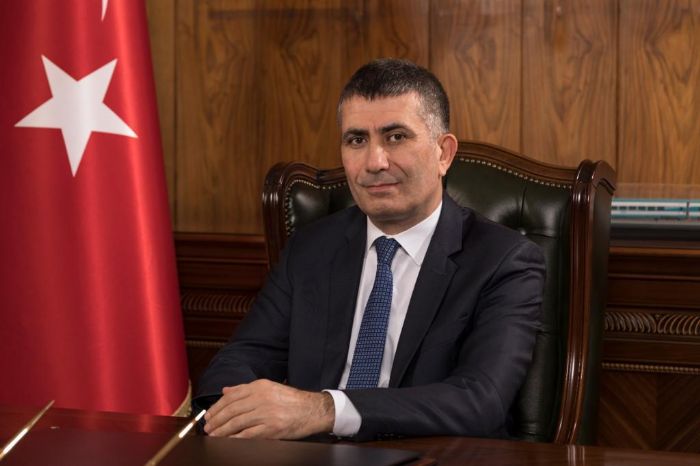 Ulaştırma ve Altyapı Bakanlığında Altyapı Yatırımları Genel Müdürlüğü (AYGM) ve TCDD Genel Müdürlüğü görevlerinde de bulunan Mühendis ve Bürokrat Metin Akbaş Milletvekili Aday Adayı
