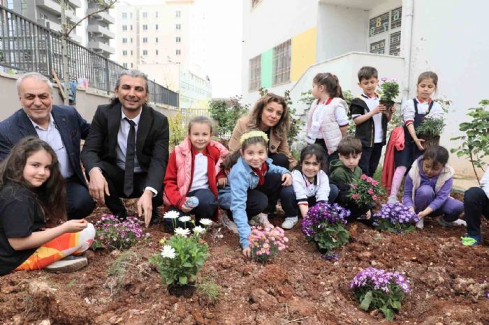 "Yeşil Okullar ve Doğanın Genç Savunucuları Projesi" ile minik eller toprağa hayat verdi